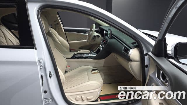 Genesis G70 2019 — ფოტო 14/35