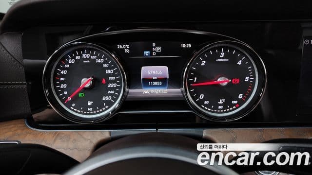 Mercedes-Benz E-Class 2019 — Şəkil 8/20