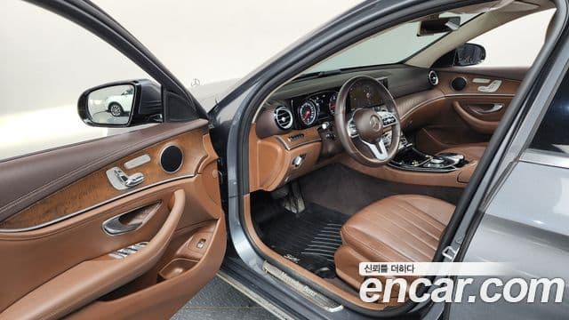 Mercedes-Benz E-Class 2019 — Şəkil 10/20