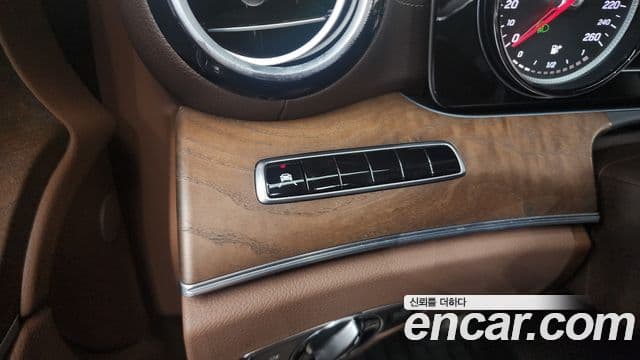 Mercedes-Benz E-Class 2019 — Şəkil 25/35