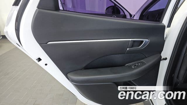 Hyundai Sonata Hybrid 2019 — Şəkil 13/32