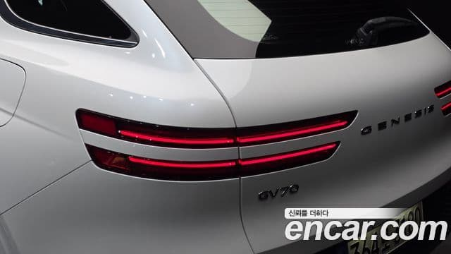 Genesis GV70 2023 — Photo 25/30