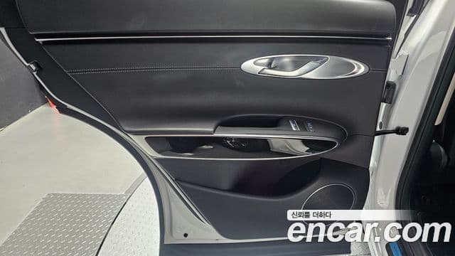 Genesis GV70 2023 — Photo 24/30