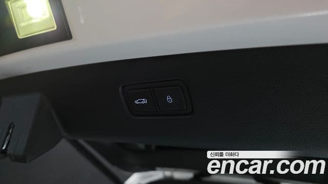 Genesis GV70 2023 — Photo 28/30