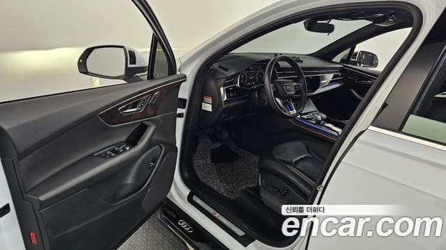 Audi Q7 2020 — ფოტო 10/20