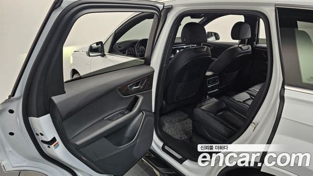 Audi Q7 2020 — ფოტო 12/20
