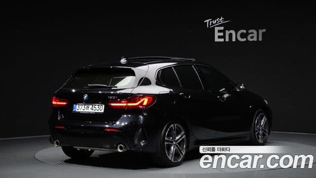 BMW 1 Series 2022 — Şəkil 2/20