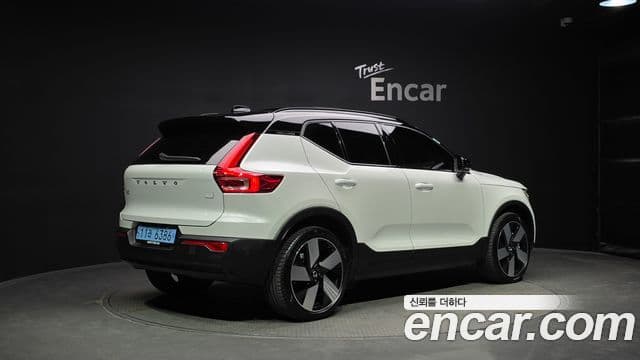 Volvo XC40 Recharge 2024 — ფოტო 28/36