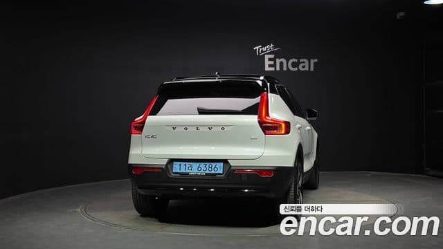 Volvo XC40 Recharge 2024 — ფოტო 13/36