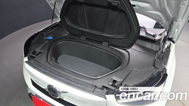 Volvo XC40 Recharge 2024 — ფოტო 6/36