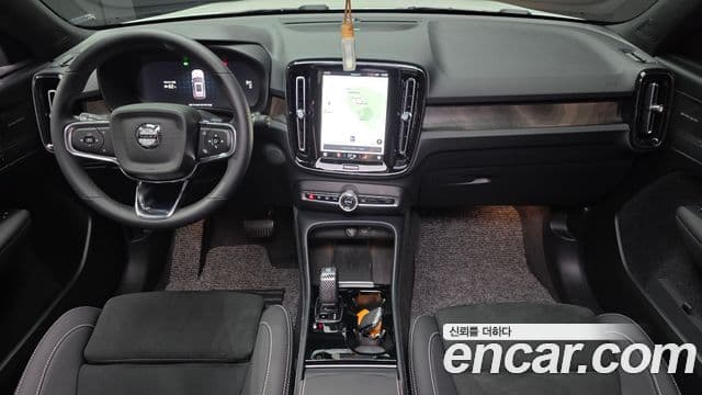 Volvo XC40 Recharge 2024 — ფოტო 16/36