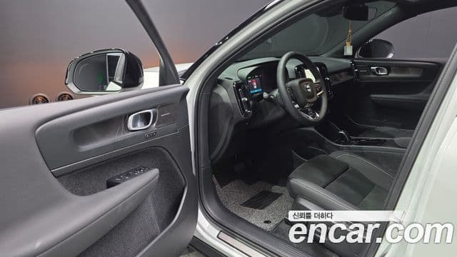 Volvo XC40 Recharge 2024 — ფოტო 23/36