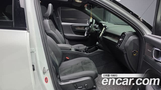 Volvo XC40 Recharge 2024 — ფოტო 22/36