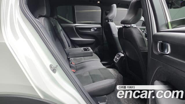 Volvo XC40 Recharge 2024 — ფოტო 27/36