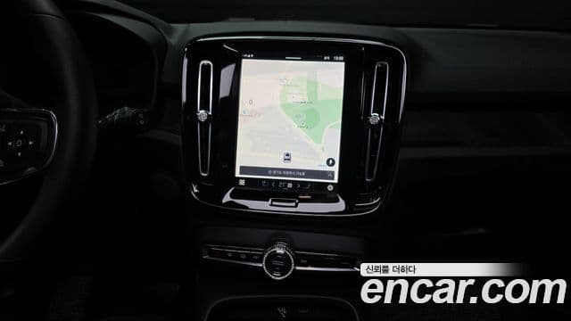 Volvo XC40 Recharge 2024 — ფოტო 18/36