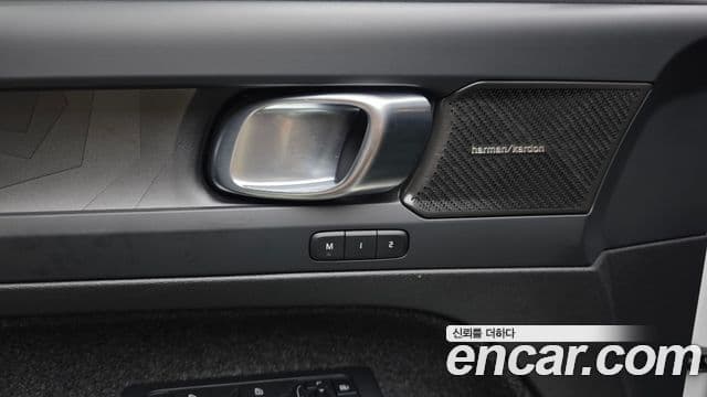 Volvo XC40 Recharge 2024 — ფოტო 10/36