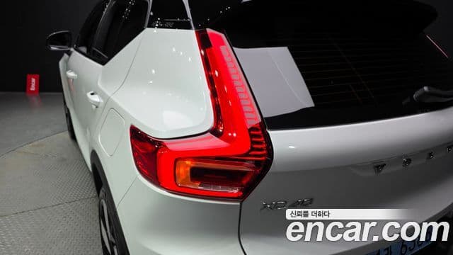 Volvo XC40 Recharge 2024 — ფოტო 30/36