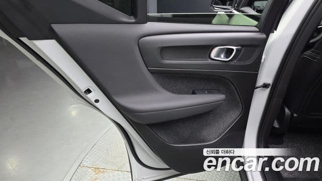 Volvo XC40 Recharge 2024 — ფოტო 5/36