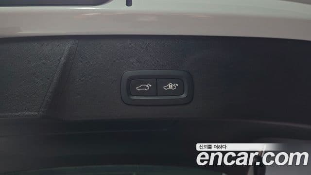 Volvo XC40 Recharge 2024 — ფოტო 25/36