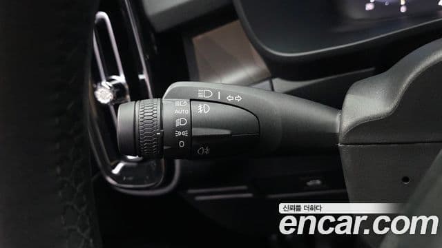 Volvo XC40 Recharge 2024 — ფოტო 32/36