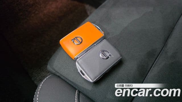Volvo XC40 Recharge 2024 — ფოტო 15/36