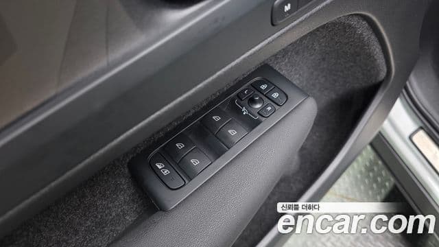 Volvo XC40 Recharge 2024 — ფოტო 9/36