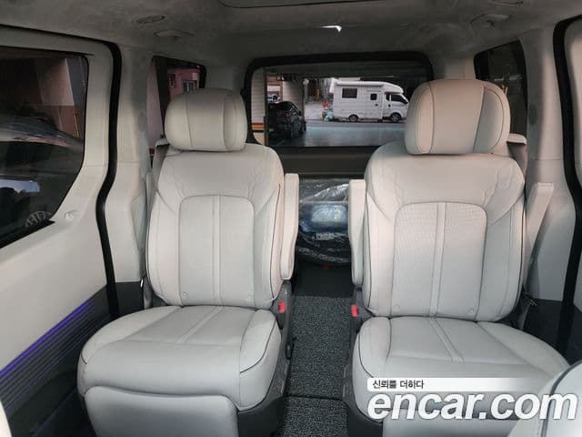 Hyundai Staria 2025 — ფოტო 9/20