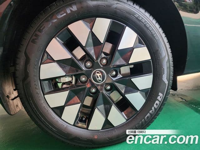 Hyundai Staria 2025 — ფოტო 19/20