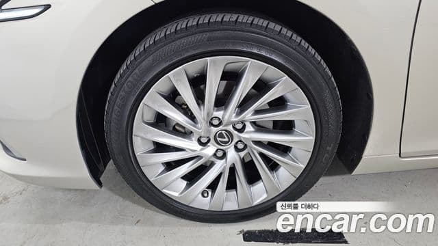Lexus ES300h 2019 — ფოტო 12/20