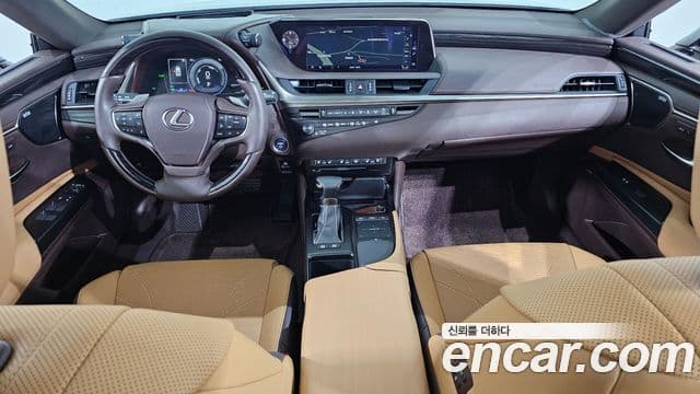 Lexus ES300h 2019 — Photo 6/20