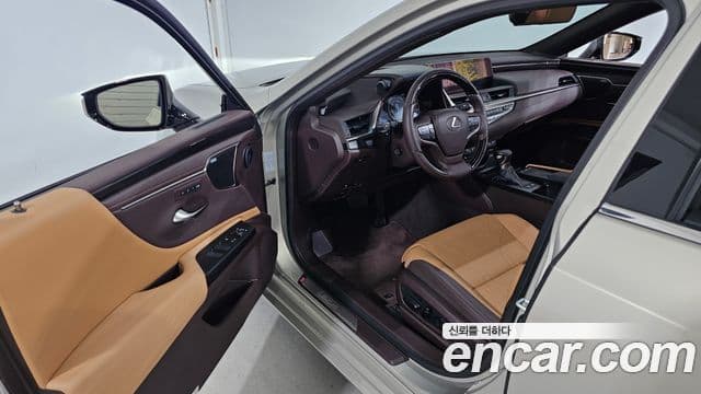 Lexus ES300h 2019 — Photo 20/20
