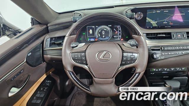 Lexus ES300h 2019 — ფოტო 2/20