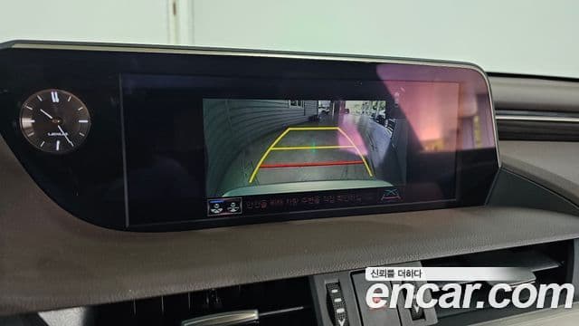 Lexus ES300h 2019 — ფოტო 13/20