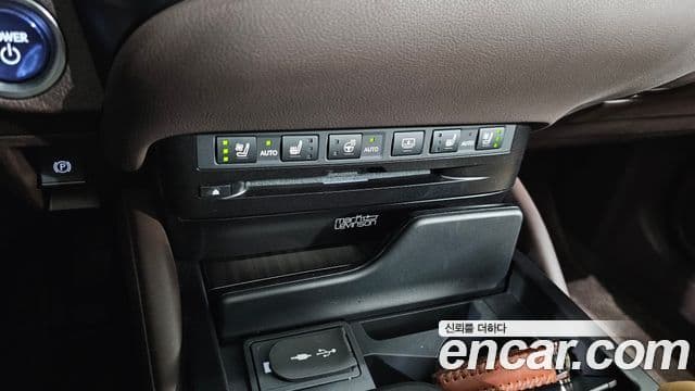 Lexus ES300h 2019 — Photo 4/20