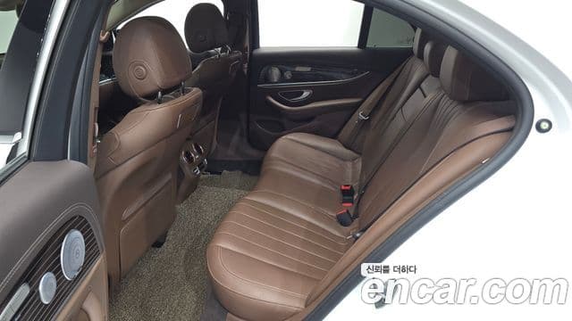 Mercedes-Benz E-Class 2018 — Şəkil 11/20
