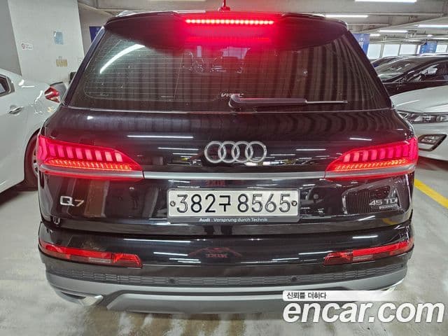 Audi Q7 2022 — Фото 3/20