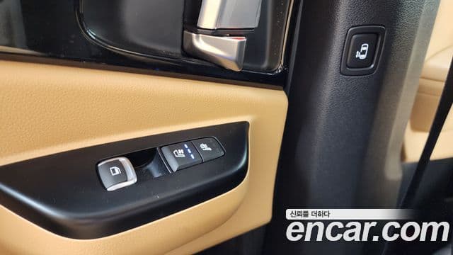 Kia Carnival 2022 — Фото 19/20