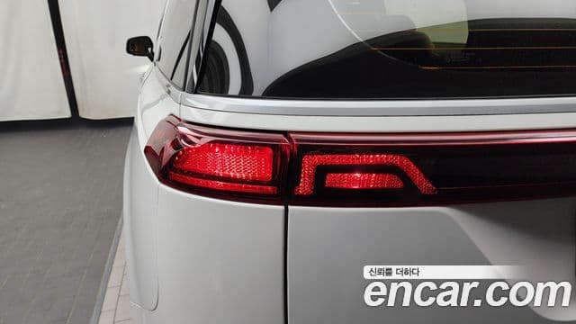 Kia Carnival 2022 — Şəkil 25/32