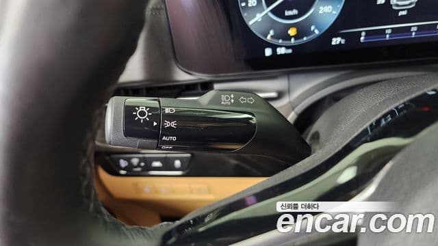Kia Carnival 2022 — Şəkil 26/32