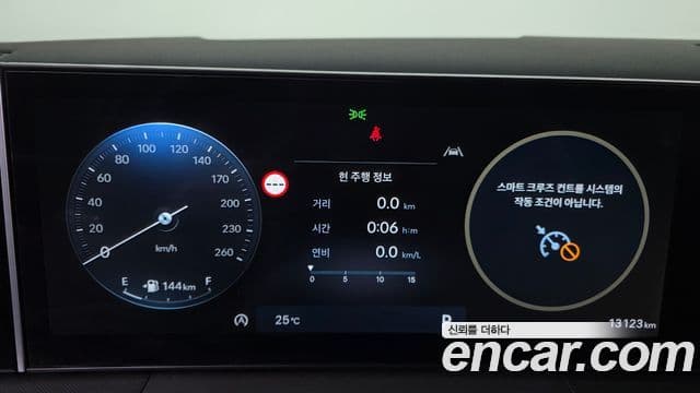 Hyundai Santa Fe 2025 — ფოტო 8/20