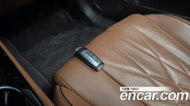 Genesis Electrified G80 2022 — ფოტო 15/20