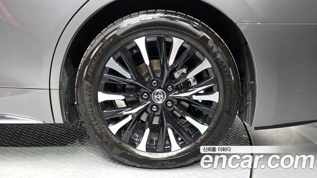 Toyota Alphard 2025 — Photo 36/36