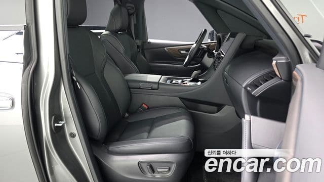 Toyota Alphard 2025 — Photo 20/36