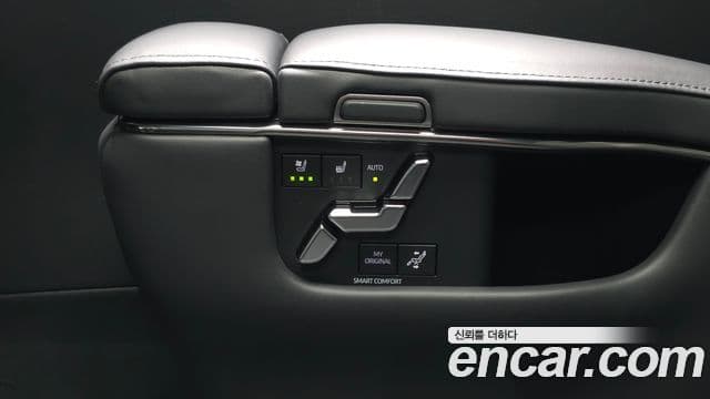 Toyota Alphard 2025 — Photo 26/36