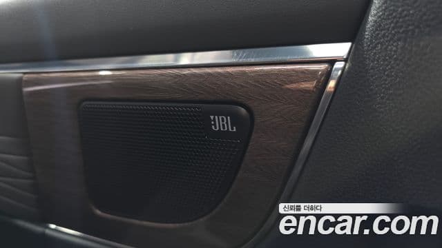 Toyota Alphard 2025 — Photo 15/36