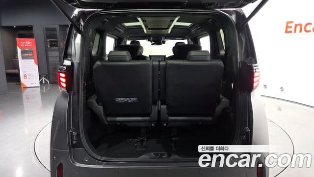 Toyota Alphard 2025 — Photo 22/36