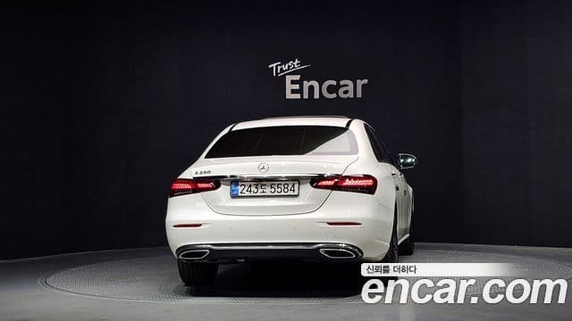 Mercedes-Benz E-Class 2020 — ფოტო 4/20
