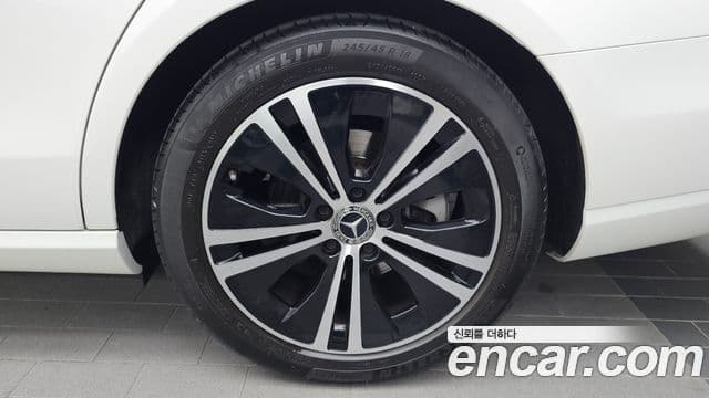 Mercedes-Benz E-Class 2020 — ფოტო 5/20