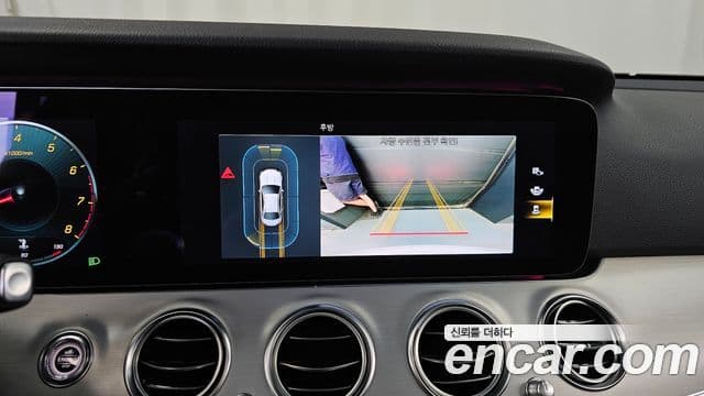 Mercedes-Benz E-Class 2020 — ფოტო 15/20