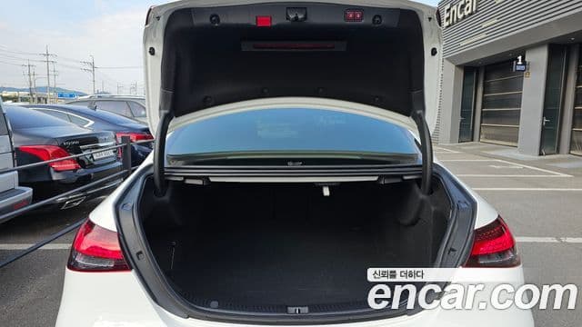 Mercedes-Benz E-Class 2020 — ფოტო 20/20